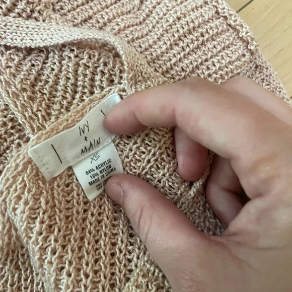 TILLY'S Ivy & Main Blush Cross Front Low Back Sweater - XS - Picture 3 of 4